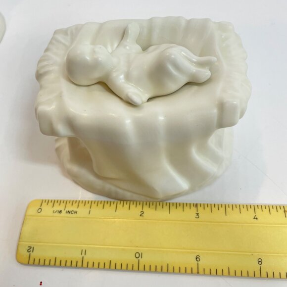 Vintage 1966 White Porcelain Nativity Figurines Featuring Mary & Baby Jesus - Picture 10 of 11
